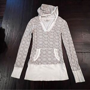 L.e.i. Hoodie Kangaroo Pockets with Lace Girls size Large.